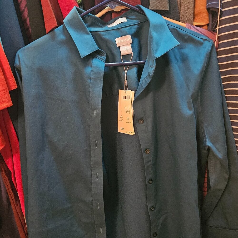 Chico's no iron stretch shirt Size 2